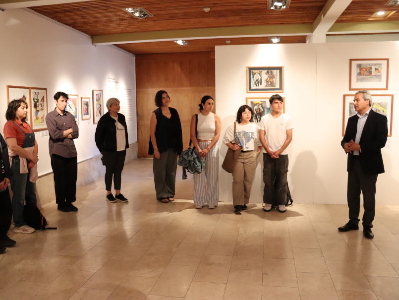 Estudiantes PUCV median en exposición del Museo Baburizza