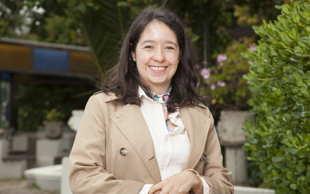 Académica Natalia Gándara obtiene reconocimiento internacional con el SKLAC Article Prize