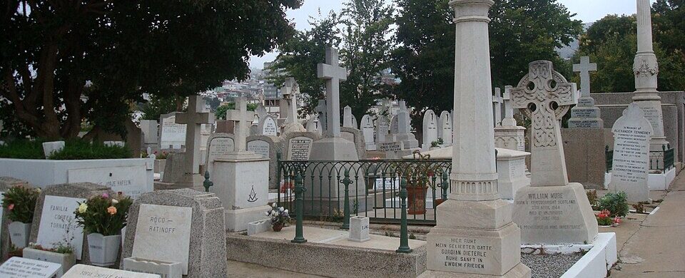 Instituto de Historia PUCV avanza en libro colaborativo sobre el Cementerio de Disidentes de Valparaíso