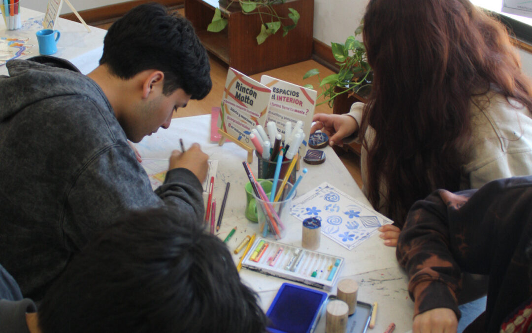 Estudiantes del Instituto de Historia visitan exposición de Roberto Matta en la Corporación Cultural de Viña del Mar