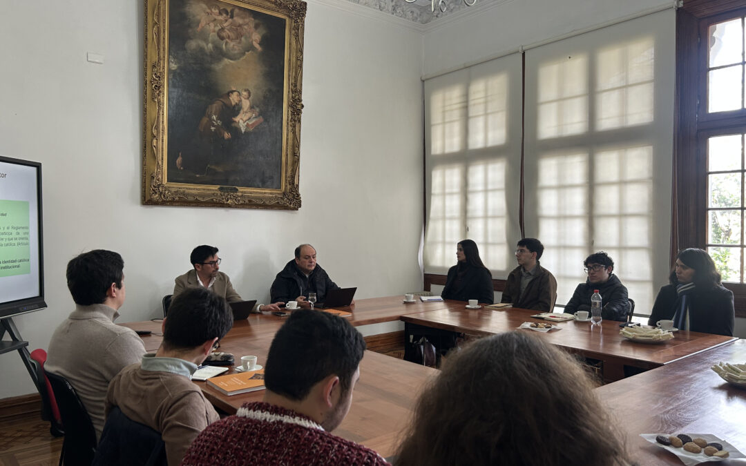Vice Gran Canciller de la PUCV abordó el patrimonio religioso de la Universidad en conferencia en el Instituto de Historia