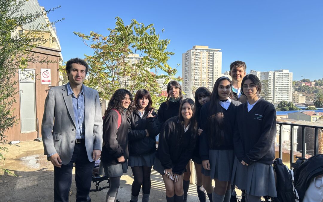 Estudiantes del Colegio Árabe de Viña del Mar visitaron el Instituto de Historia PUCV