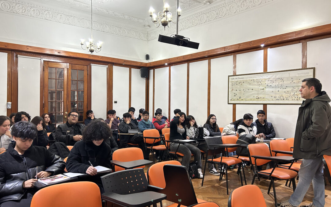 Visita del Colegio Leonardo Murialdo al Instituto de Historia PUCV