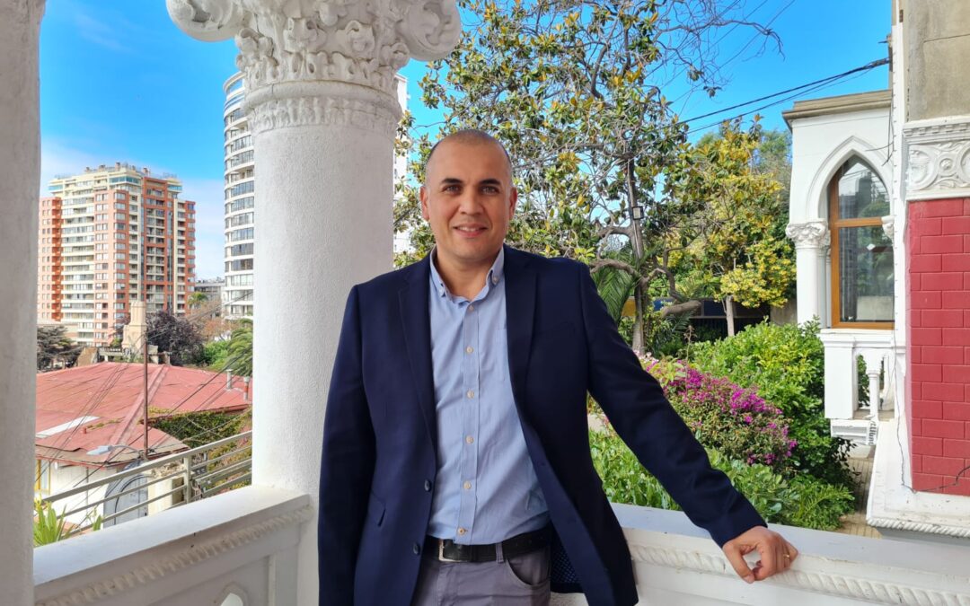 Instituto reconoce la obra de Andrés Baeza con el premio Mejor Libro de historia publicado en Chile