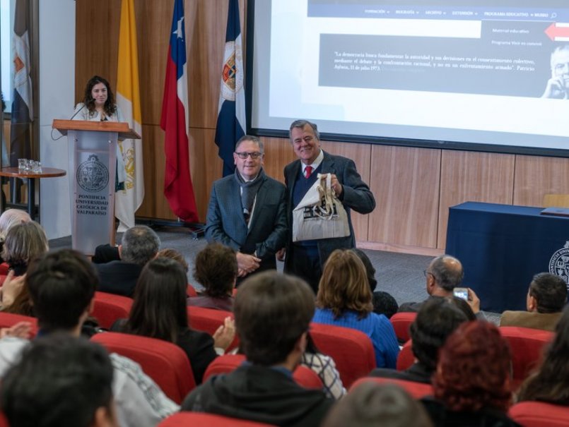 PUCV profundiza vínculo con Fundación Aylwin y desarrolla material educativo en torno a su legado