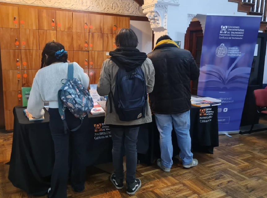 Continúan las actividades del Mes del Libro: Ediciones Universitarias de Valparaíso llega al instituto