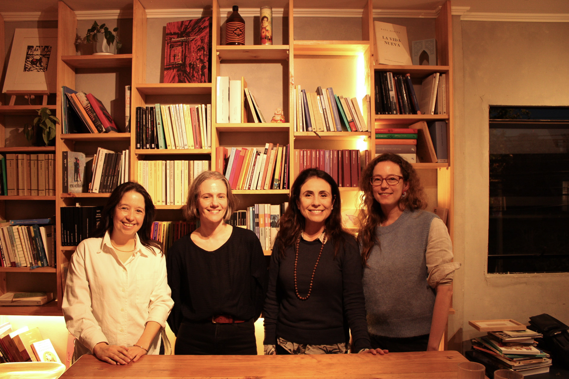 Académicas del Instituto de Historia exploran la historia del conocimiento desde el mar, los libros y la música